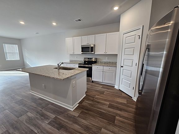 5th image of 2033 Wild Indigo Cir NW