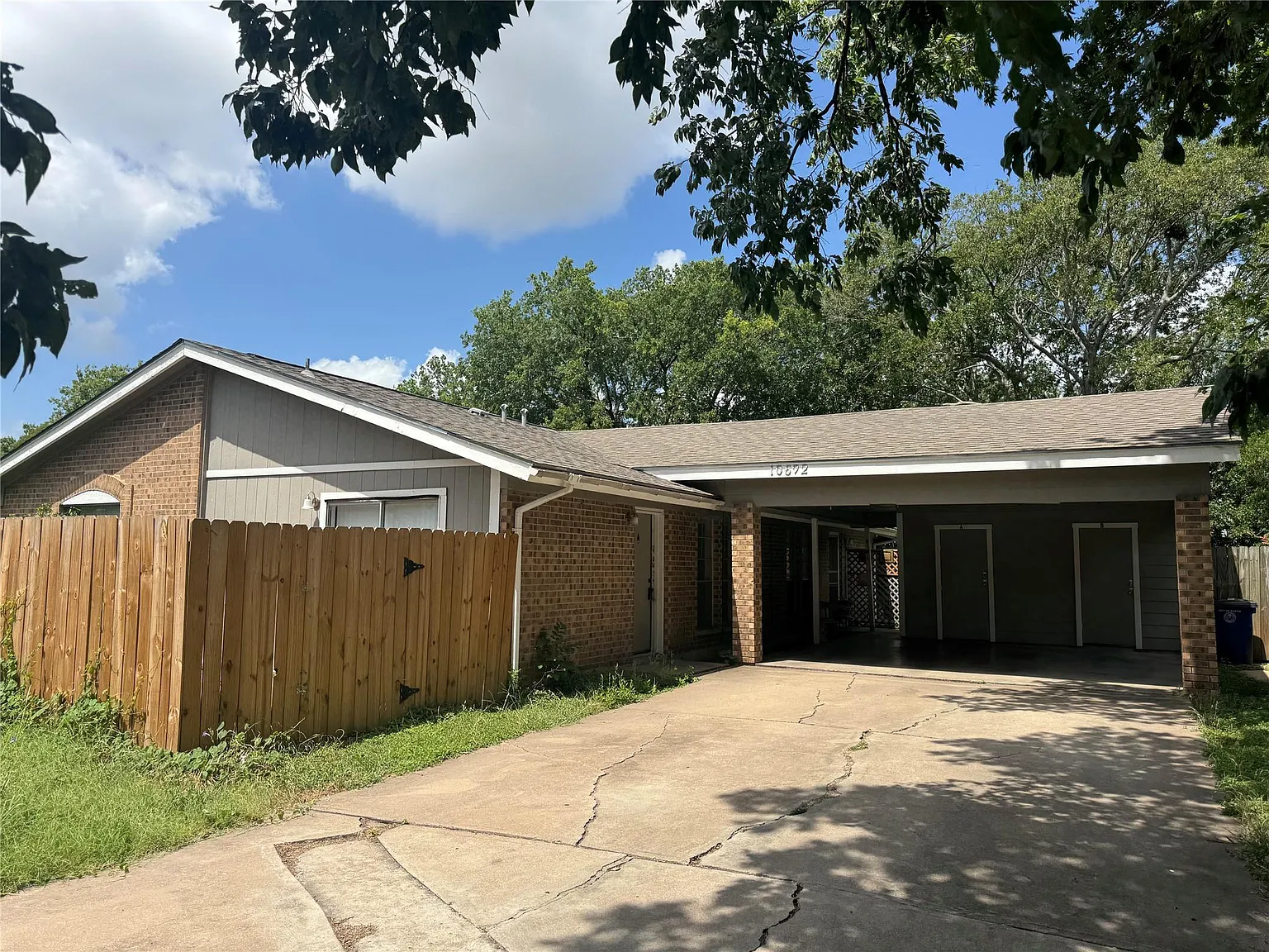 2 bed, 1.0 bath, 1664 sqft, $1,400 — Photo 1
