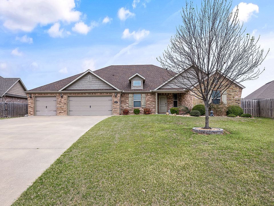 1st image of 1221 Stoneybrook Ln