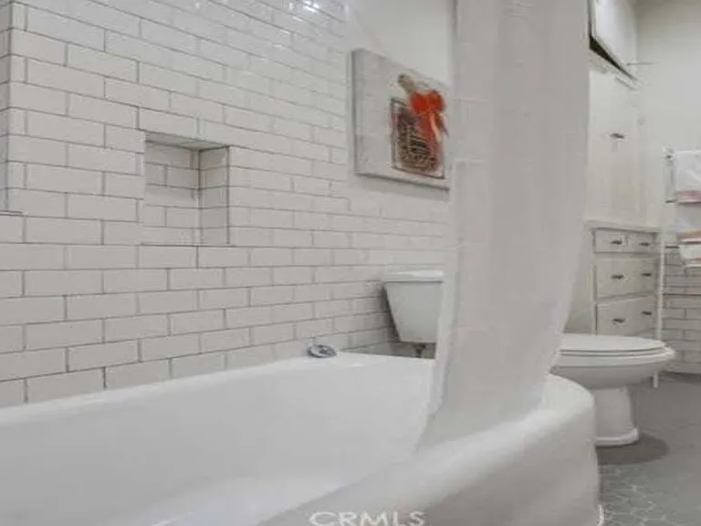 2121 James M Wood Blvd #410 — Photo 4