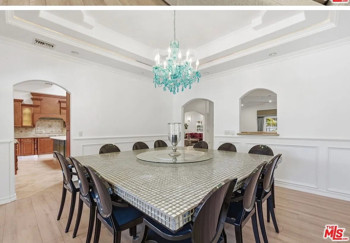 4 bed, 3100 sqft, $9,000 — Photo 2