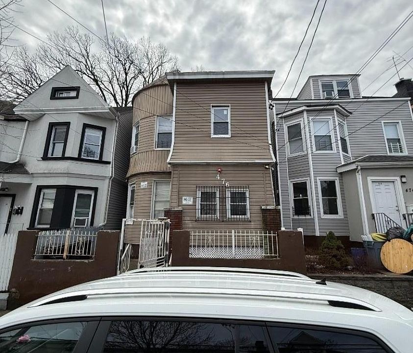 2nd image of 476 Ellison St