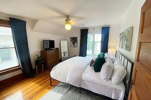 5th image of 607 1/2 Grace St