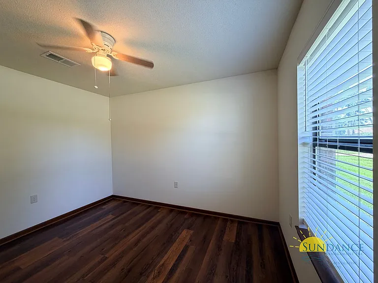 1055 Quail Hollow Dr — Photo 16