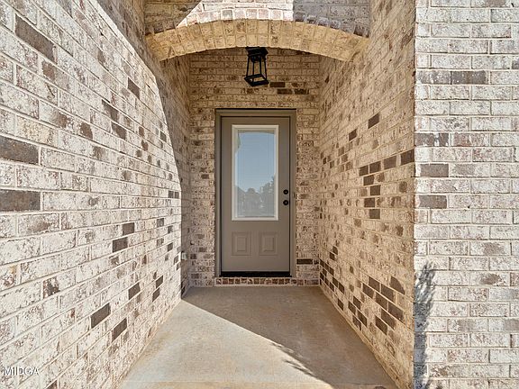 4th image of 226 Lannington Dr