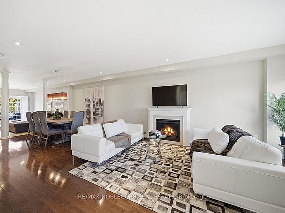 5th image of 8900 Bathurst St #37