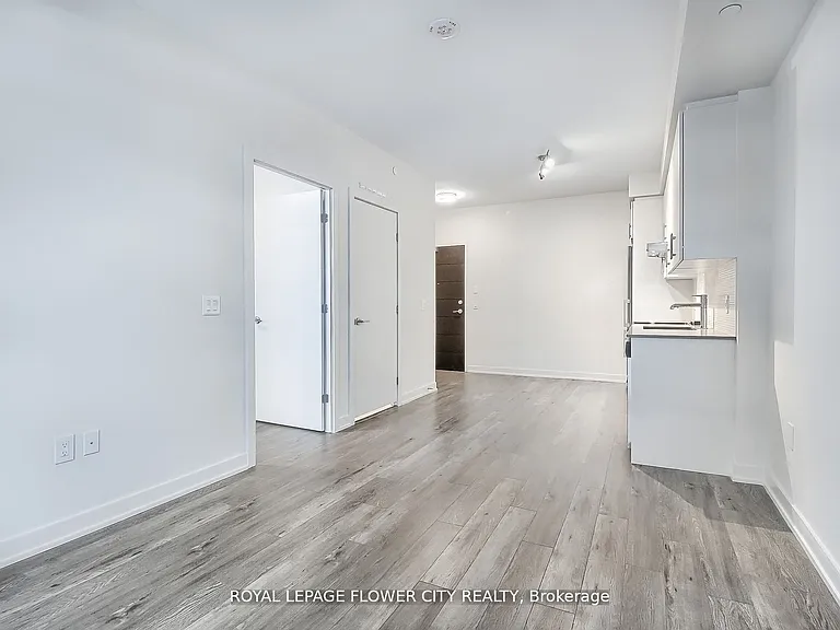 212 King William St #1011 — Photo 19