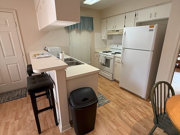 4th image of 853 SE Mayo Dr #853