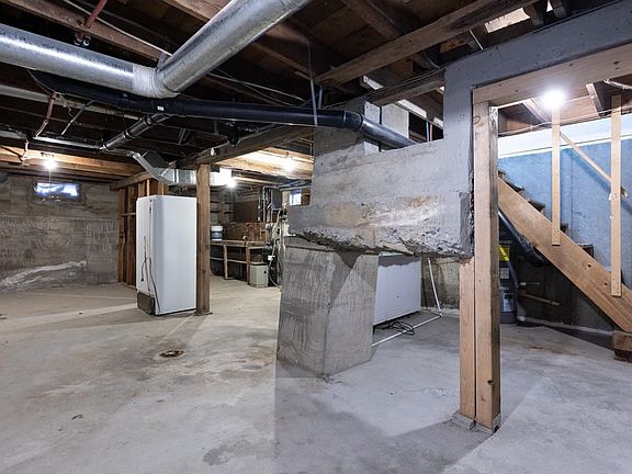 3rd image of 1031 Birch Ave