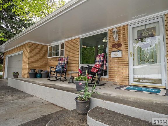 3rd image of 382 Westmoreland Dr