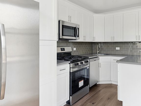 3rd image of 3103 Fairfield Ave APT 4B