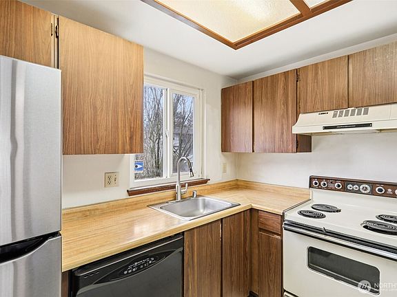 4th image of 8823 Holly Drive #D203