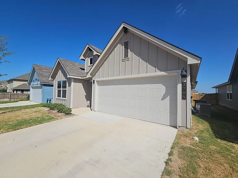 3705 Addison St — Photo 2