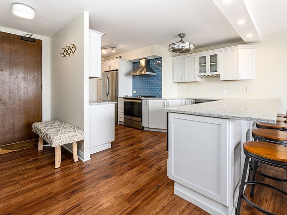 3rd image of 5855 N Sheridan Rd APT 24J