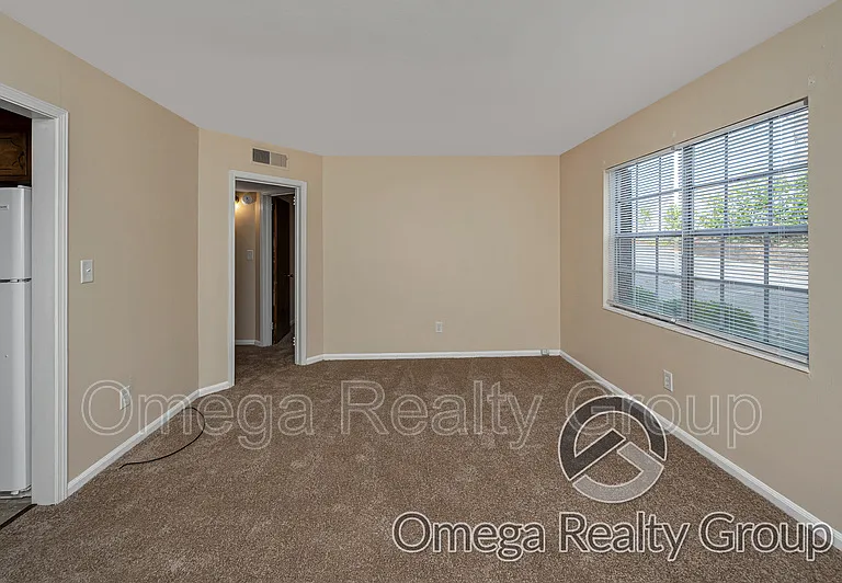 2020 High School Rd #A — Photo 8