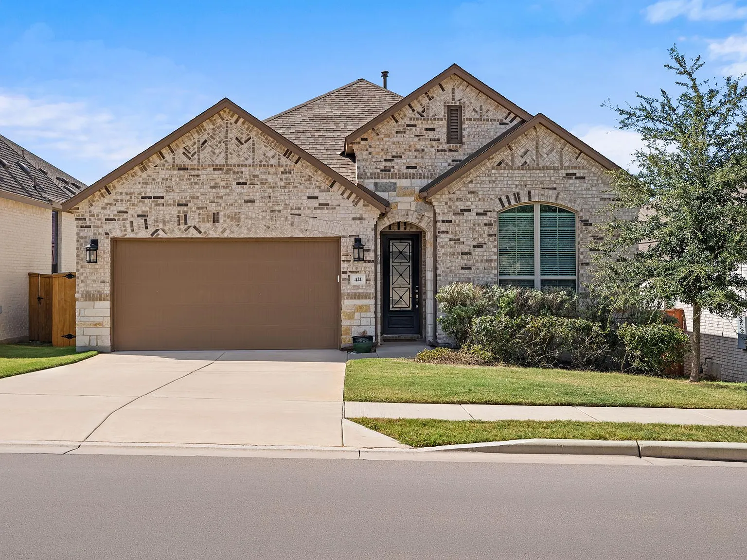 3 bed, 2.5 bath, 2261 sqft, $2,850 — Photo 2
