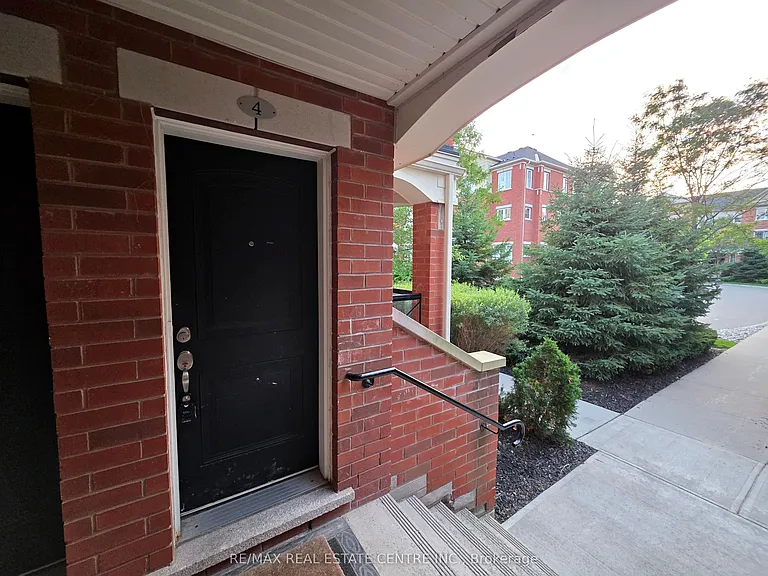 2472 Post Rd #4 — Photo 3