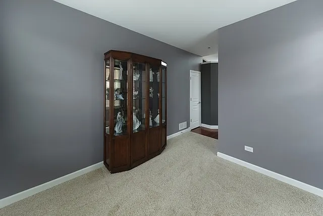 3 bed, 2.5 bath, 1900 sqft, $3,700 — Photo 4
