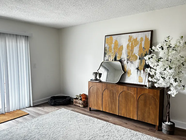 Brookhaven Apartments — Photo 37