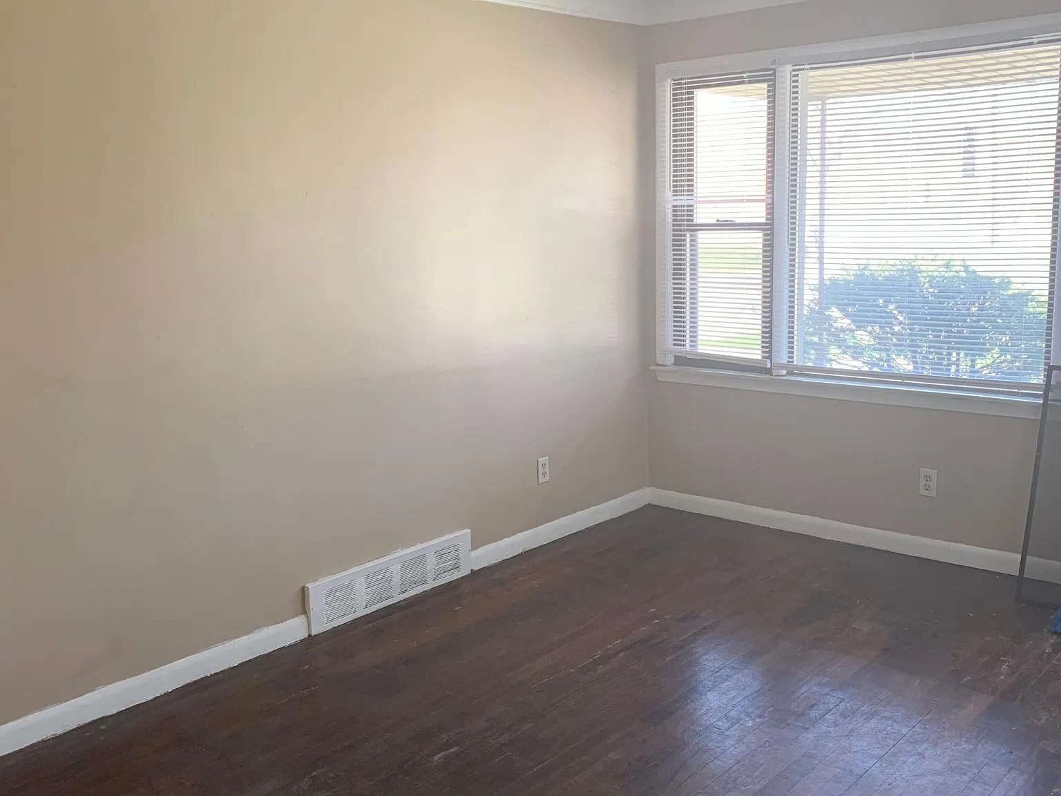 18711 Hoover Street — Photo 4