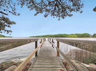 17 Bourne Point Rd, Wareham, MA 02571