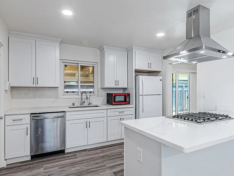 2158 San Rafael Ave — Photo 4
