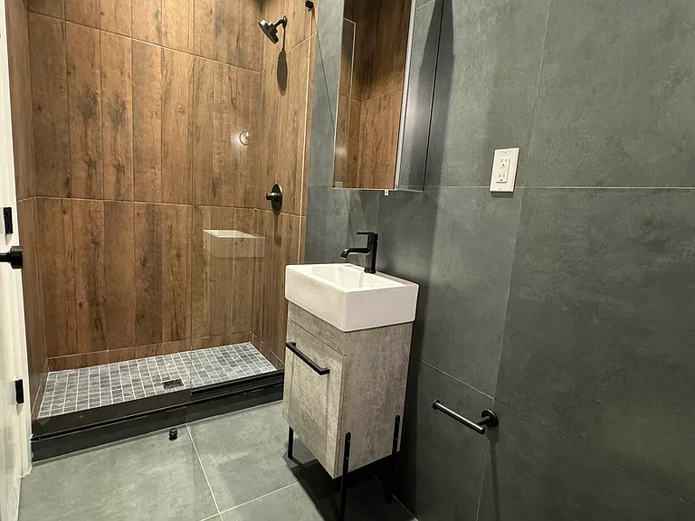 23 Eldert St #2B — Photo 11