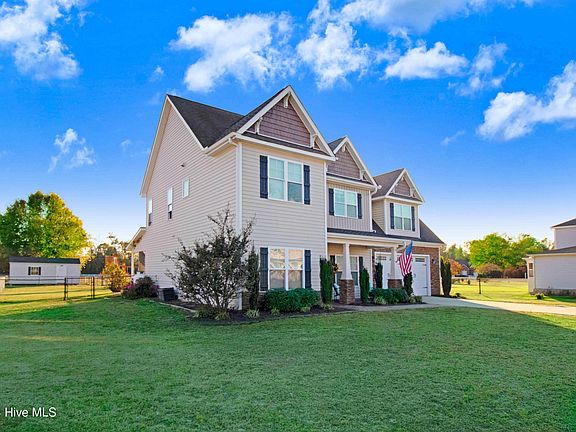 3rd image of 104 E Lake Drive