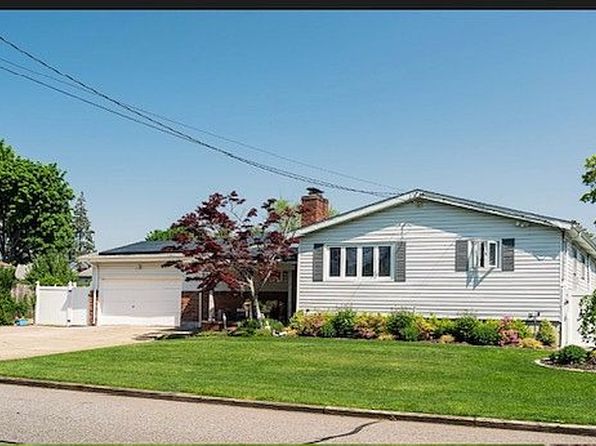 227 Young St