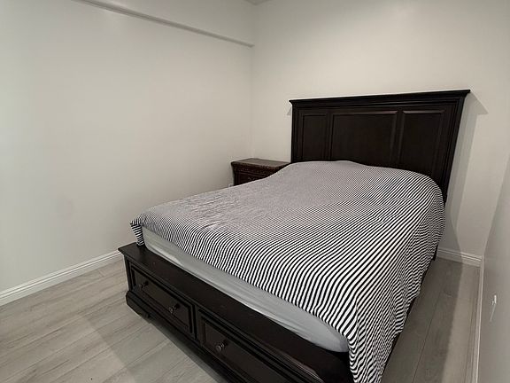 4th image of 17557 W Saticoy St #17557