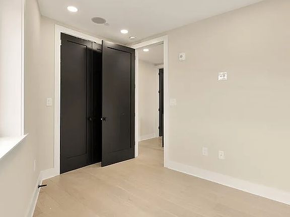 2nd image of 2305 Nicholson St SE Unit 404
