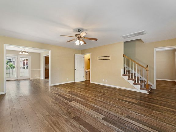 4th image of 202 Grace Ave