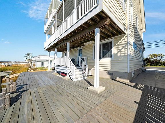 5th image of 727 Stone Harbor Blvd