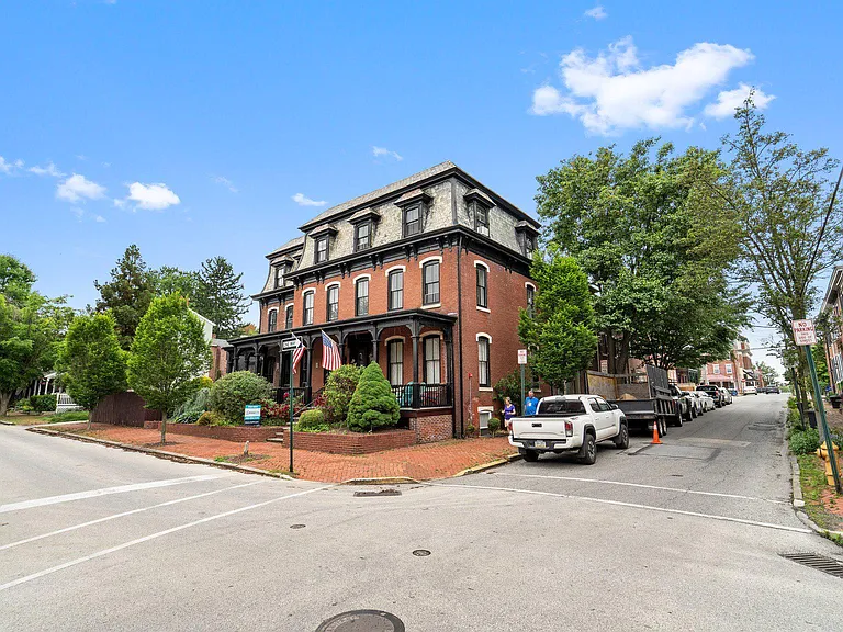 201 W Barnard St #3 — Photo 32