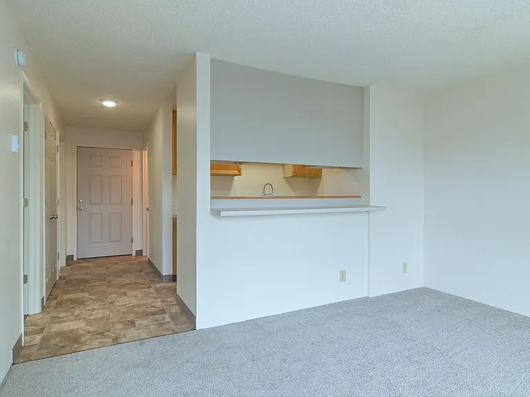 Hess Apartments — Photo 27