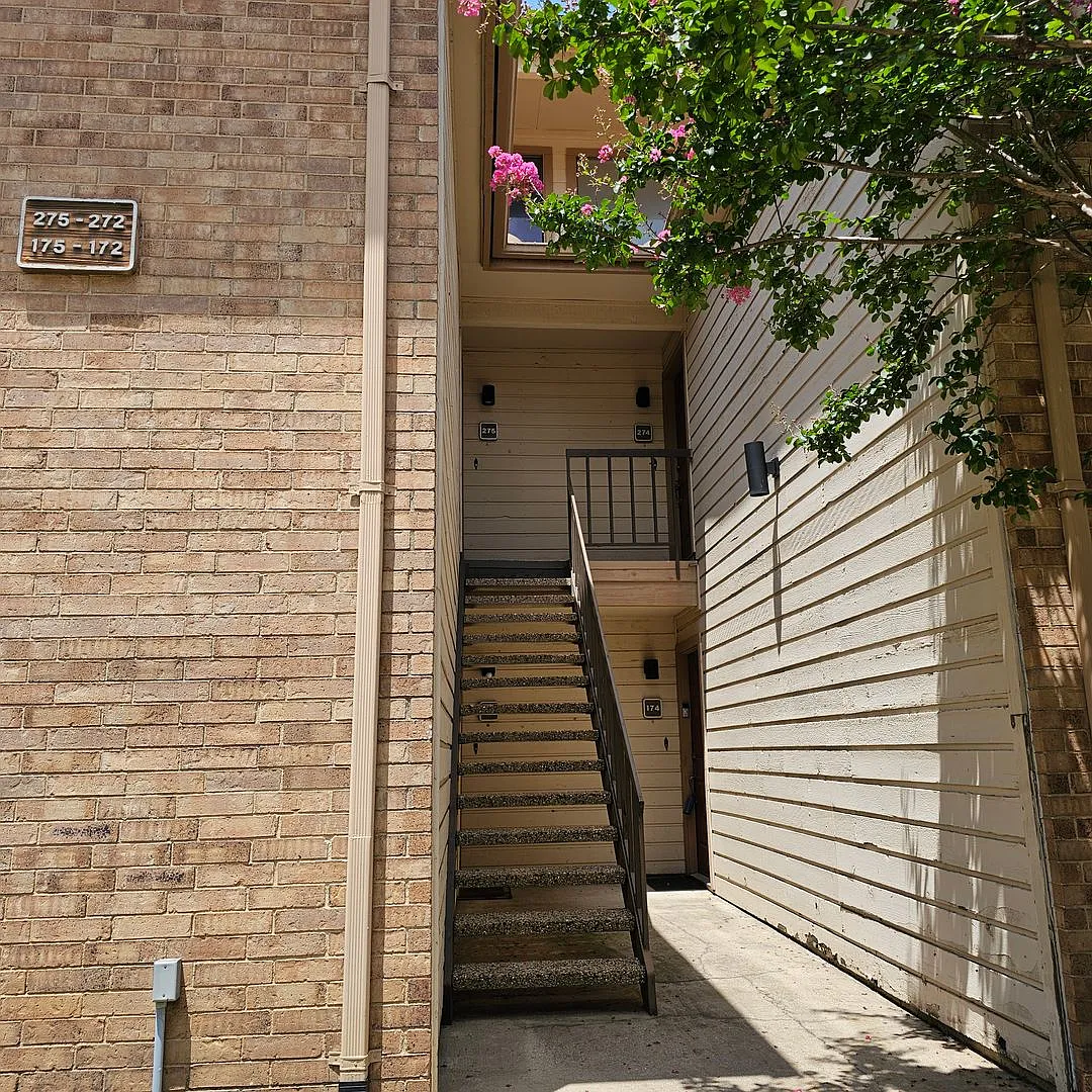 Desirable Addison — Photo 2