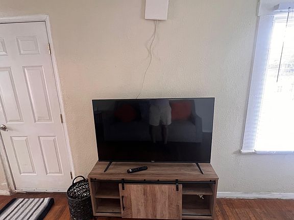 2nd image of 3221 E Missouri Ave #1