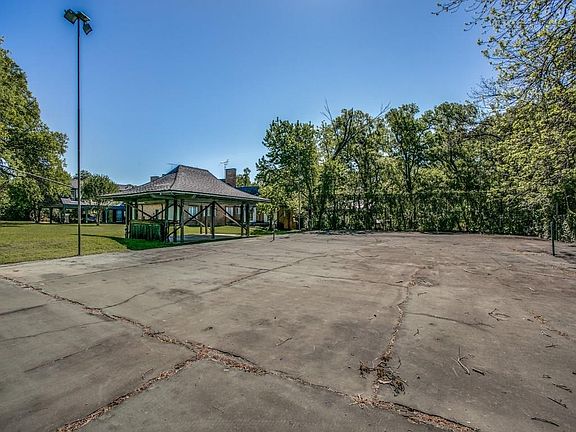 2nd image of 5025 Lakehill Ct
