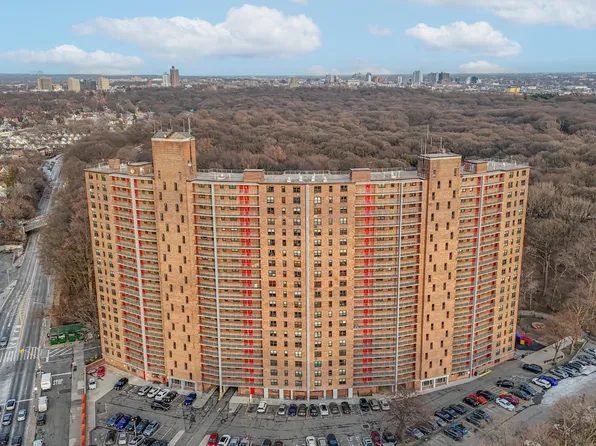 90-50 Union Turnpike #1L, Glendale, NY 11385