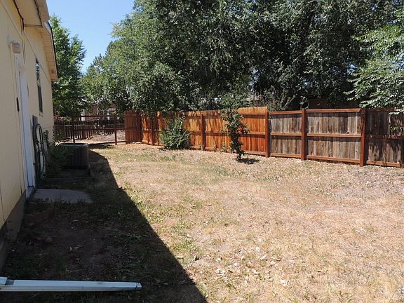 3rd image of 624 Lupine Dr