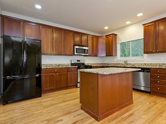 4th image of 7811 87th St NE