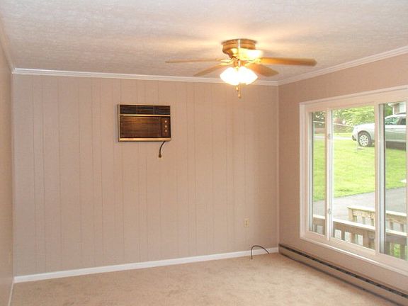 3rd image of 215 Forest Ln