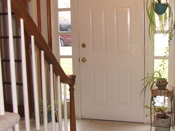 Welcoming ceramic tiled foyer