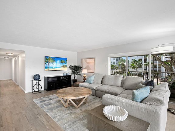 5th image of 891 Huron Ct Unit 201