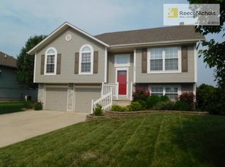 607 Corrington Dr, Raymore, MO 64083