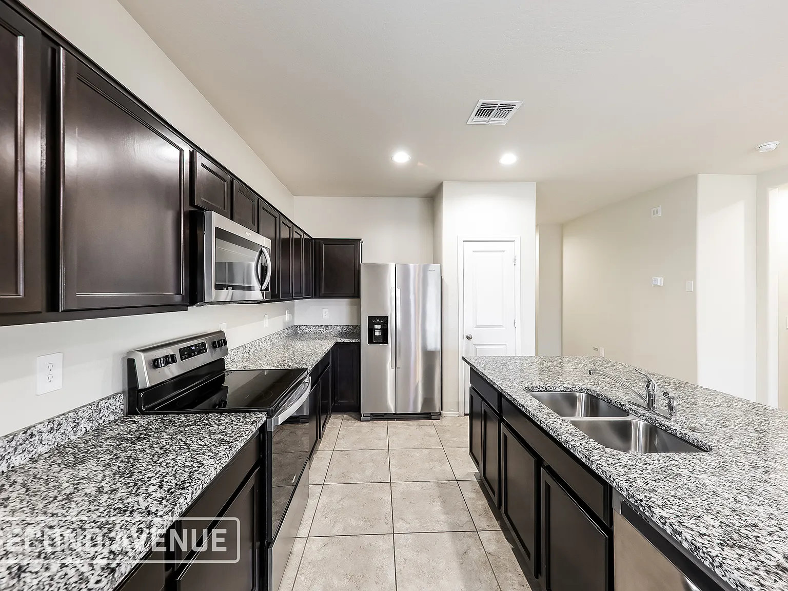 3 bed, 2.0 bath, 1507 sqft, $1,950 — Photo 3