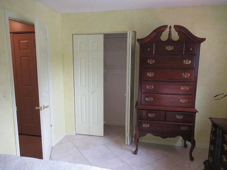 4 Lexington Ln E #F — Photo 9
