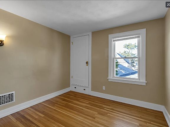 4th image of 379 Victoria Blvd Floor 2