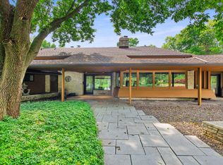 950 W Dean Rd, River Hills, WI 53217