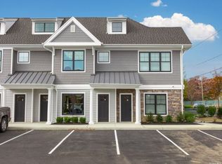 266 Farmingdale Rd UNIT 102, West Babylon, NY 11704